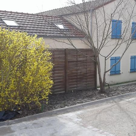 Les Champs Apartamento Cernoy-en-Berry Exterior foto