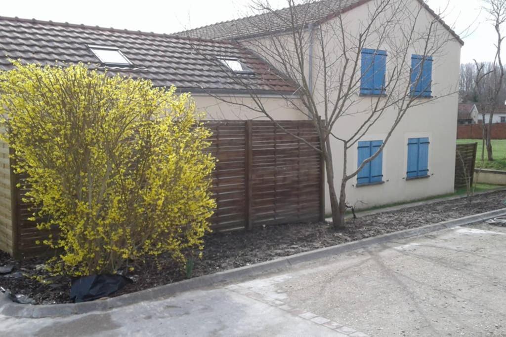 Les Champs Apartamento Cernoy-en-Berry Exterior foto
