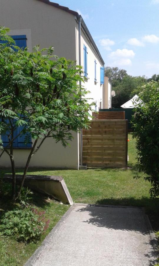 Les Champs Apartamento Cernoy-en-Berry Exterior foto